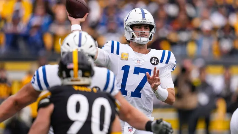 Daniel Jones tuvo fumble e intercepción | AP