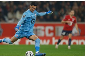 Berke Özer enfrenta posible sanción tras abandonar concentración de Turquía