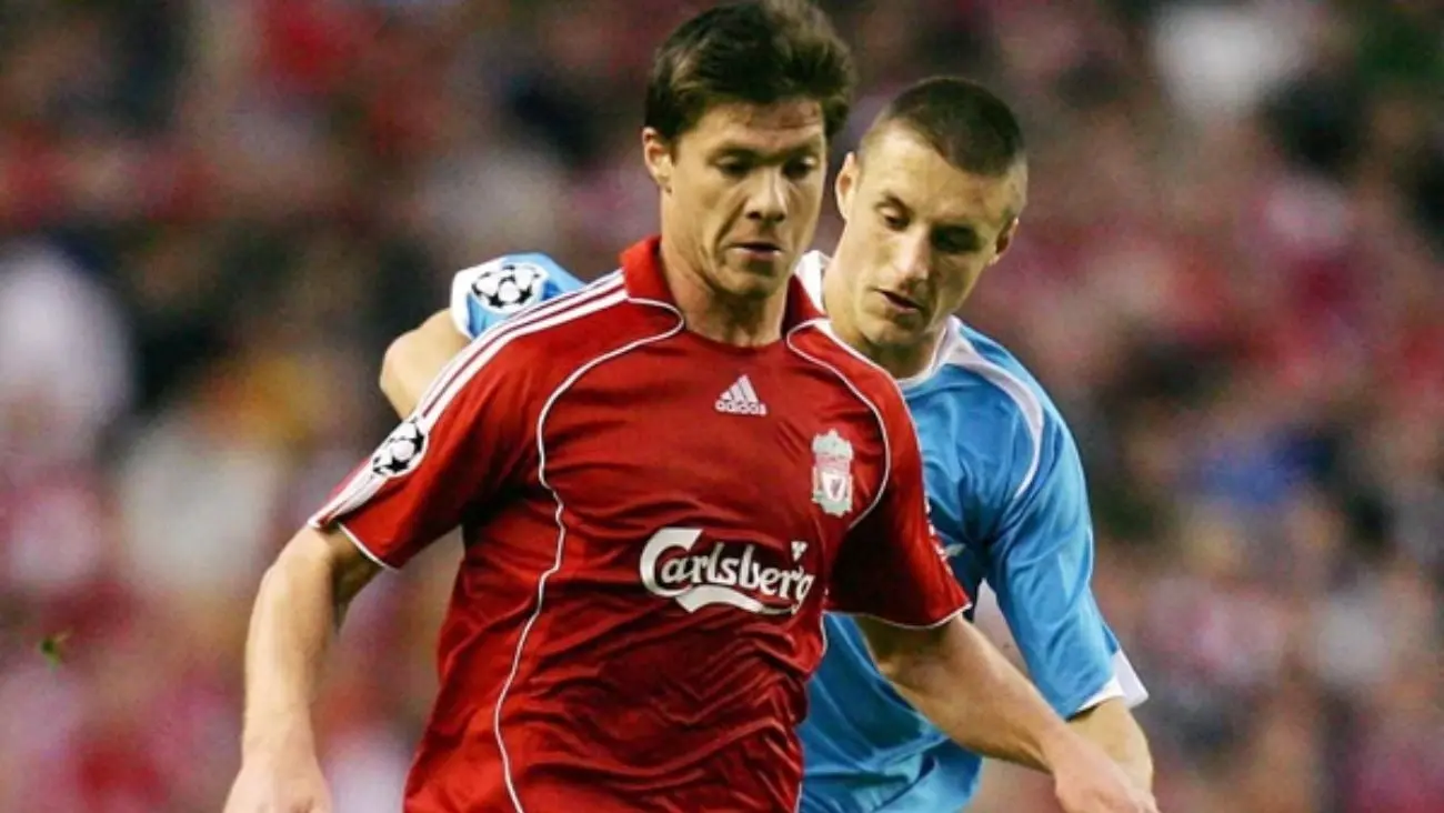 Xabi Alonso con Liverpool | AP