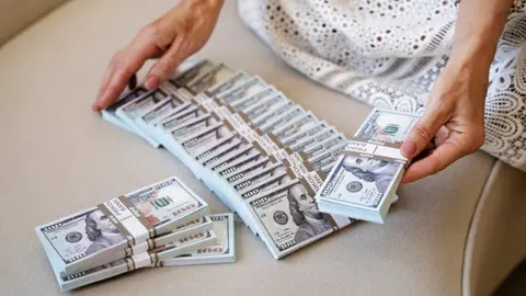 ¿Cambiarás dólares? El peso avanza este jueves 23 de octubre