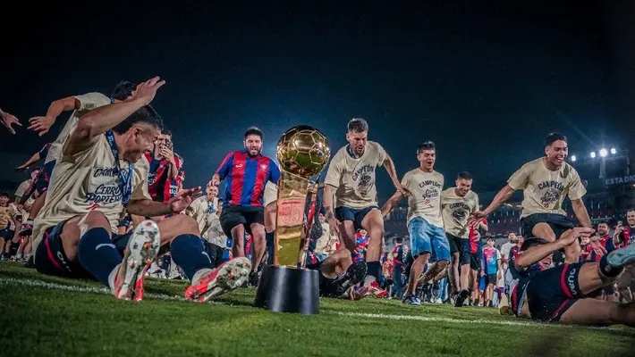 Jorge Brava, Bruno Valdez y otros ex Liga MX se coronan campeones con Cerro Porteño