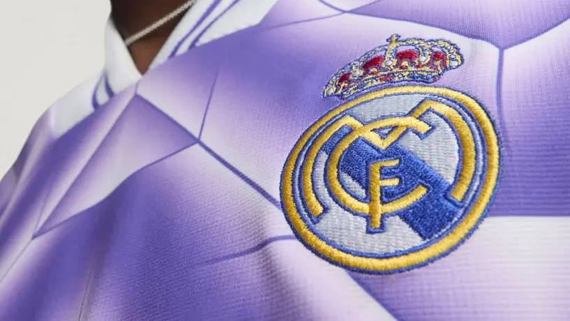 ¡Joya! Real Madrid presenta nueva camiseta estilo retro que causa furor en la afición merengue