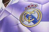 ¡Joya! Real Madrid presenta nueva camiseta estilo retro que causa furor en la afición merengue