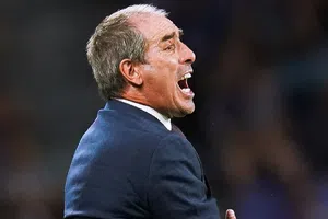 Guillermo Almada es echado del Valladolid por negociar con Real Oviedo