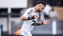 Neymar inventa 'paradinha' en tiro libre al volver a jugar con Santos tras casi dos meses de ausencia