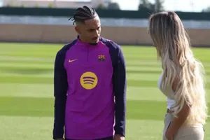 Novia de Rapinha explota tras la ausencia del jugador en el The Best