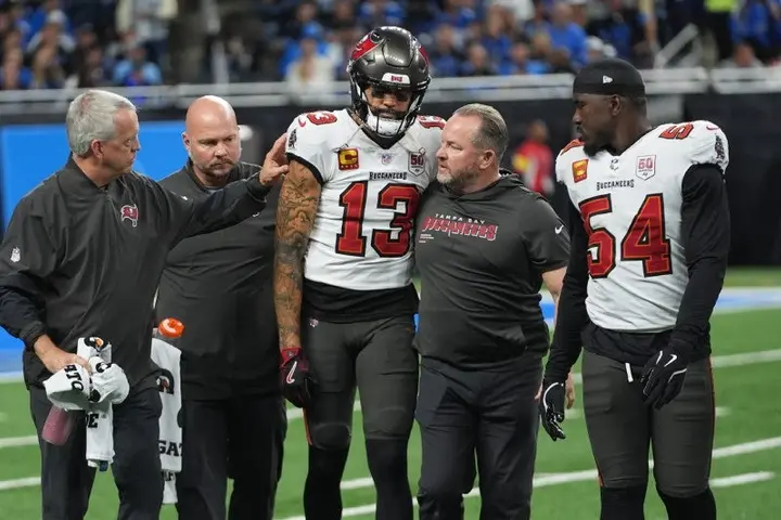 Mike Evans | AP