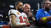 Mike Evans sufre conmoción cerebral y una lesión en el hombro que lo obligó a abandonar MNF