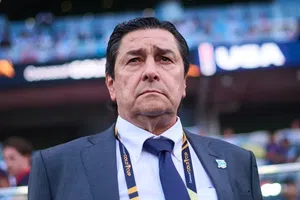 Prensa de Guatemala le ruega a Luis Fernando Tena clasificar al Mundial 2026