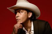Fijan fecha de audiencia para Christian Nodal y sus padres por caso con Universal Music