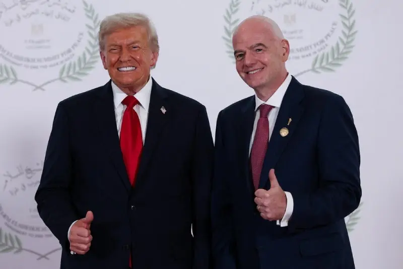 Infantino posó a lado de Trump durante la cumbre por la paz | AP&amp;nbsp;