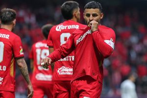 Alexis Vega considera a José Saturnino Cardozo un amuleto: "Casi siempre que me escribe anoto gol"