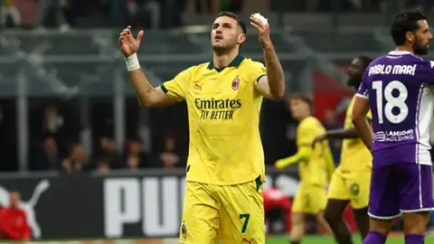 Entre broma y broma... Allegri coloca a Santiago Giménez 'por encima' de leyenda del futbol italiano