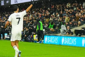 ¡Jugador con corazón! Técnico del Fulham alaba a Raúl Jiménez tras gol de la victoria ante Sunderland