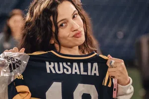 Rosalía visita La Bombonera y se rinde ante la pasión de Boca Juniors