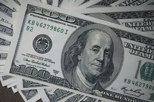 ¿Vas a cambiar dólares? El peso da buena cara este jueves 11 de diciembre