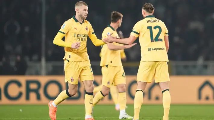 Milan vence al Torino con voltereta y doblete de Pulisic
