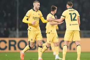 Milan vence al Torino con voltereta y doblete de Pulisic