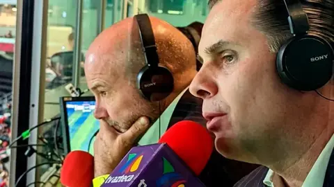 Martinoli y Dr. García apuntan a narrar partidos de la Selección Mexicana en Netflix