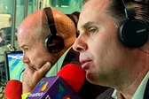 "Eres un televiso": Luis García 'explota' frente a Martinoli, avienta el micrófono y abandona transmisión en vivo
