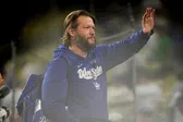 Clayton Kershaw dice adiós al Dodger Stadium tras 18 años de una carrera inmortal