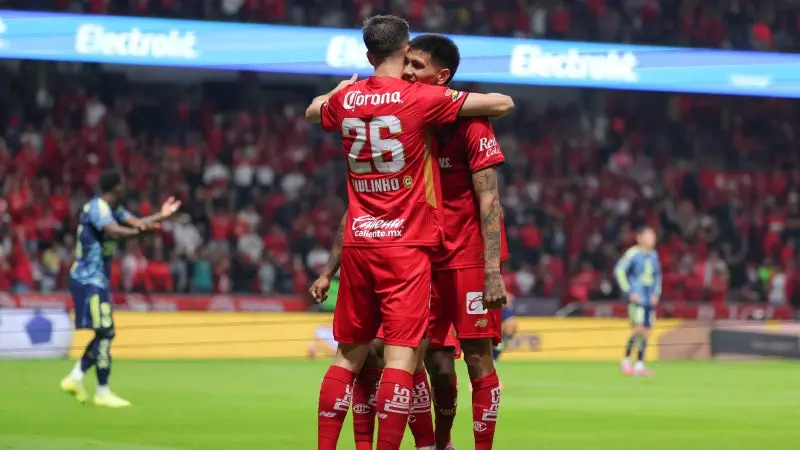 Nico Castro celebra con Paulinho | IMAGO7