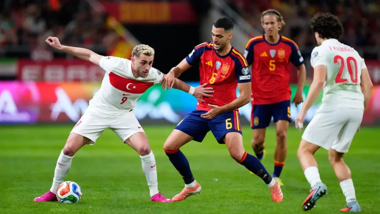 España no puede ante Turquía pero clasifica directo al Mundial 2026 | AP