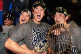 Checo Pérez felicitó a los Dodgers por su título y presumió foto con Yoshinobu Yamamoto