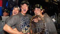 Checo Pérez felicitó a los Dodgers por su título y presumió foto con Yoshinobu Yamamoto