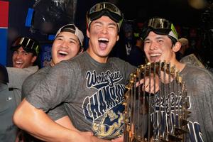 Checo Pérez felicitó a los Dodgers por su título y presumió foto con Yoshinobu Yamamoto