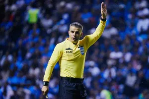 Fernando ‘Curro’ Hernández; el árbitro que vuelve a estar en el ojo del huracán