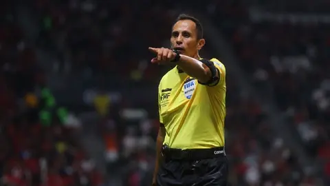 Pese a error en el América vs Atlas, Santander será el silbante en el Clásico Capitalino