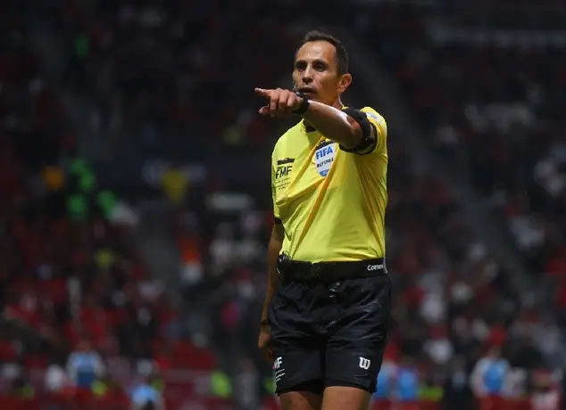 Pese a error en el América vs Atlas, Santander será el silbante en el Clásico Capitalino