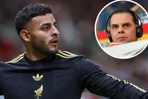 Martinoli revienta a Alexis Vega por su bajo nivel en la Selección Mexicana