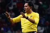 Cantante Guerrero arremete contra arbitraje de Liga MX y deja recado a Francisco Chacón