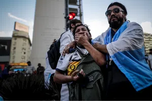 El desamor más fuerte; hombres lloran cuatro veces más por futbol que por amor