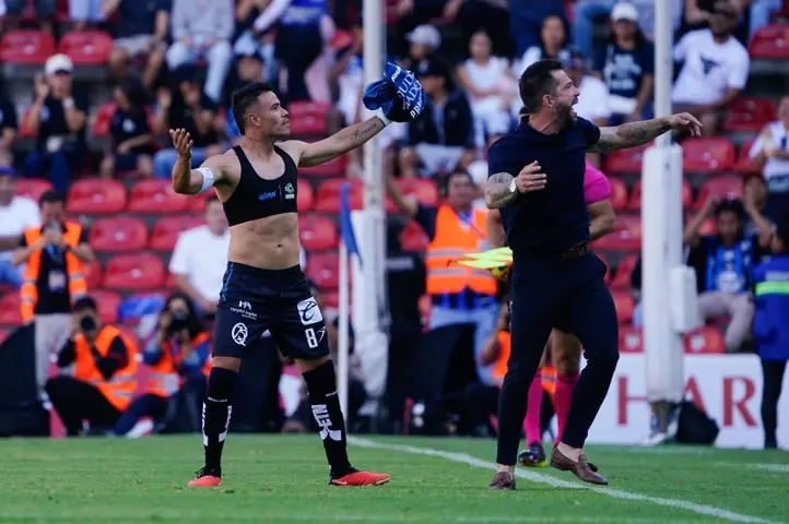 Pablo Barrera y Benjamín Mora en celebración | IMAGO 7