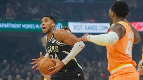 ¡Encienden alertas! Giannis Antetokounmpo sale del juego contra Cavaliers por lesión