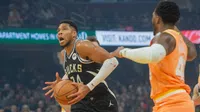 ¡Encienden alertas! Giannis Antetokounmpo sale del juego contra Cavaliers por lesión