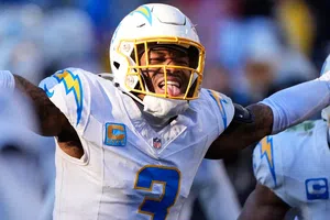 ¡A Cancún! Los Angeles Chargers se burlan de la eliminación de Playoffs de Kansas City