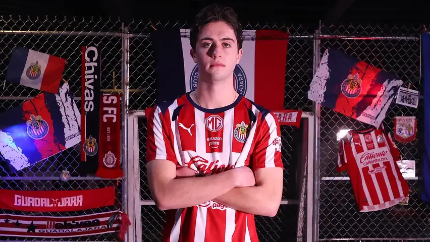 ¡Herencia Rojiblanca! Brian Gutiérrez cumple sueño familiar al fichar con Chivas | X: @Chivas