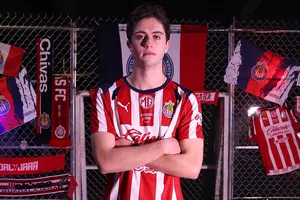 ¡Herencia Rojiblanca! Brian Gutiérrez cumple sueño familiar al fichar con Chivas