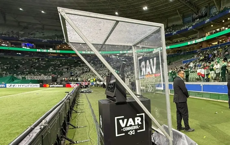 Quieren mejorar el VAR | AP
