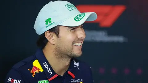 ¿Y el América? Checo Pérez aparece con playera del Atlas previo a su regreso a la F1