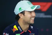 ¿Y el América? Checo Pérez aparece con playera del Atlas previo a su regreso a la F1