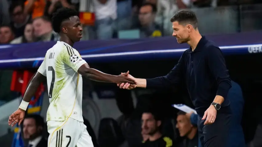 Vinicius Jr. se molesta con Xabi Alonso | AP