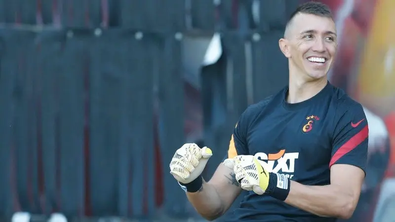 Fernando Muslera en Galatasaray I @1_Muslera_25
