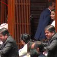 VIDEO: Diputada llama "violentador" a Blanco, él responde lanzando beso y… ¡se la mientan!