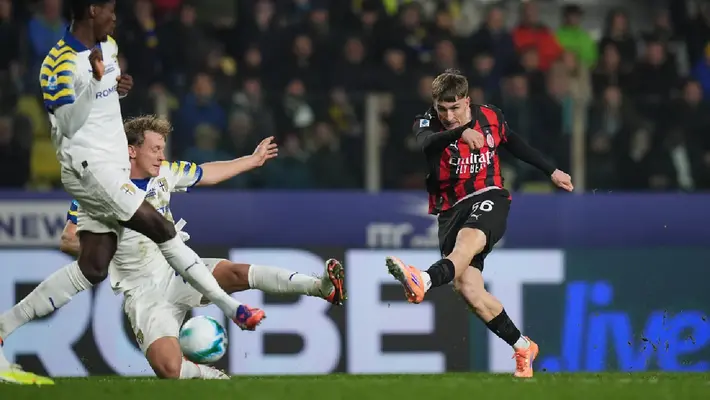 Sin Santiago Giménez, AC Milan y Parma empatan en la Serie A