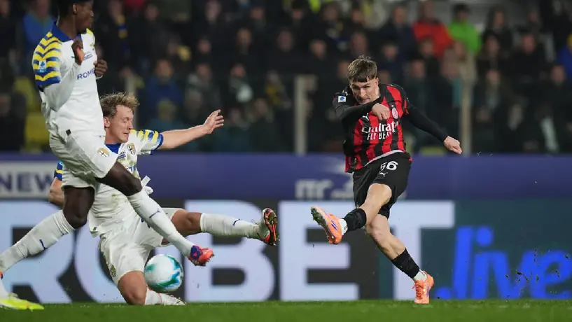 Sin Santiago Giménez, AC Milan y Parma empatan en la Serie A